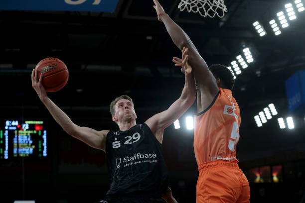 功重返赛场 功重返赛场